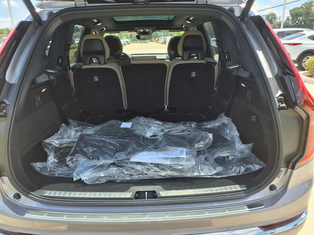2026 Volvo XC90 Plus - Photo 9