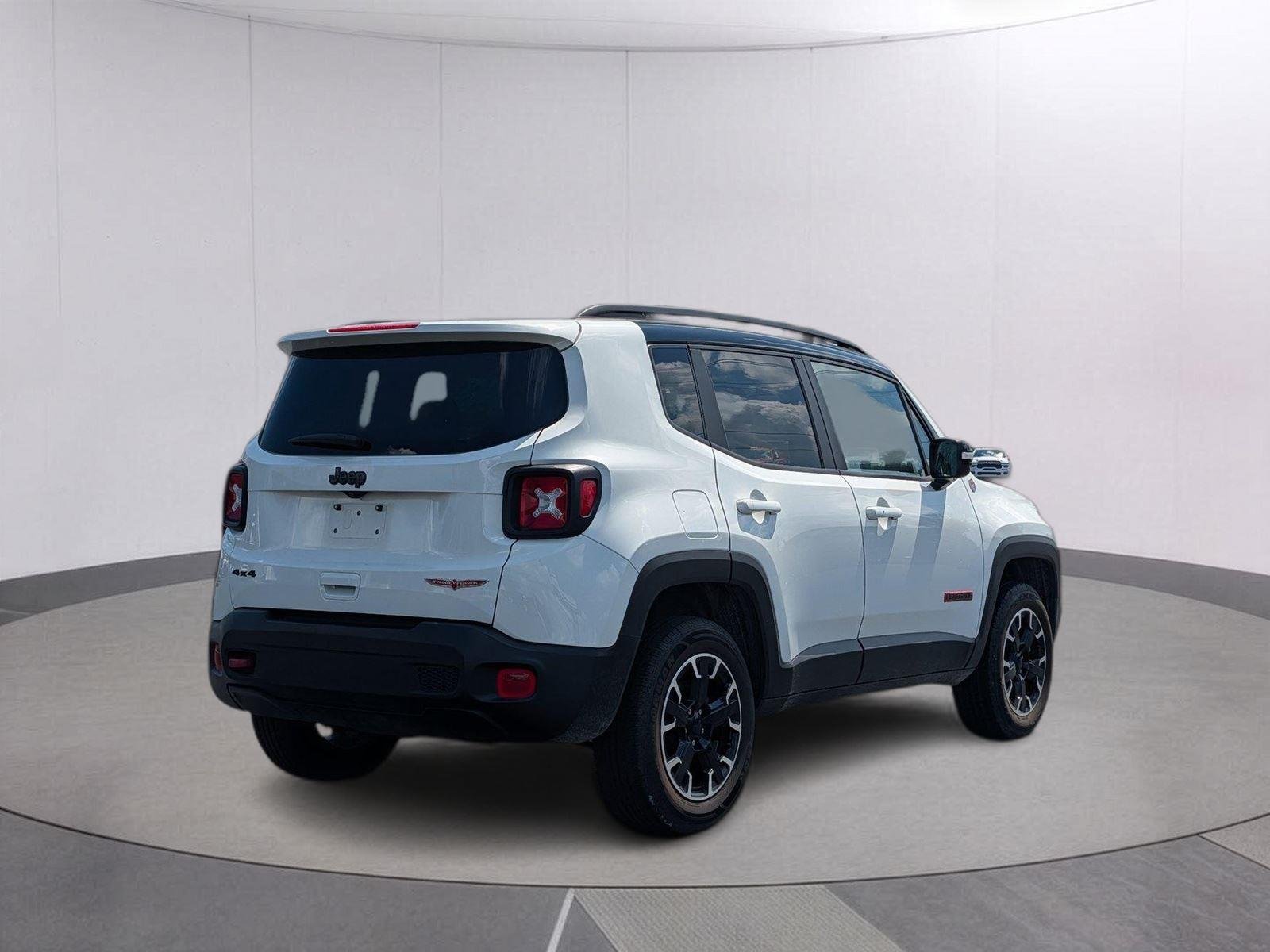Used 2023 Alpine White Clearcoat Jeep Trailhawk image 5