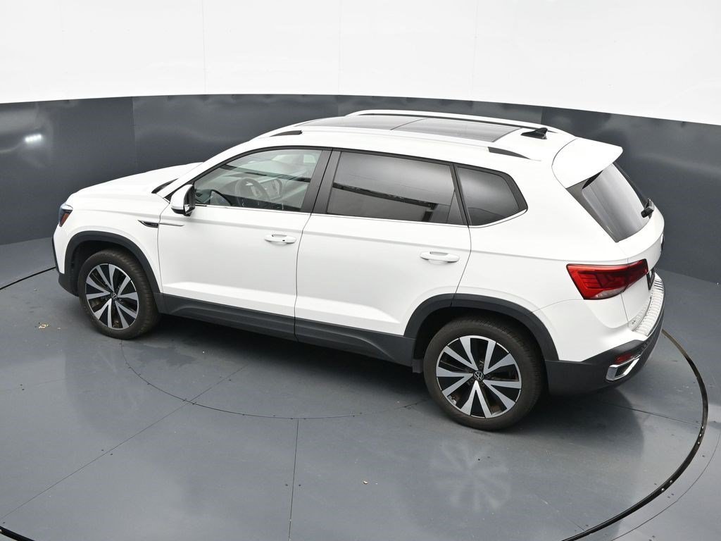 Used 2023 Pure White Volkswagen SE image 14