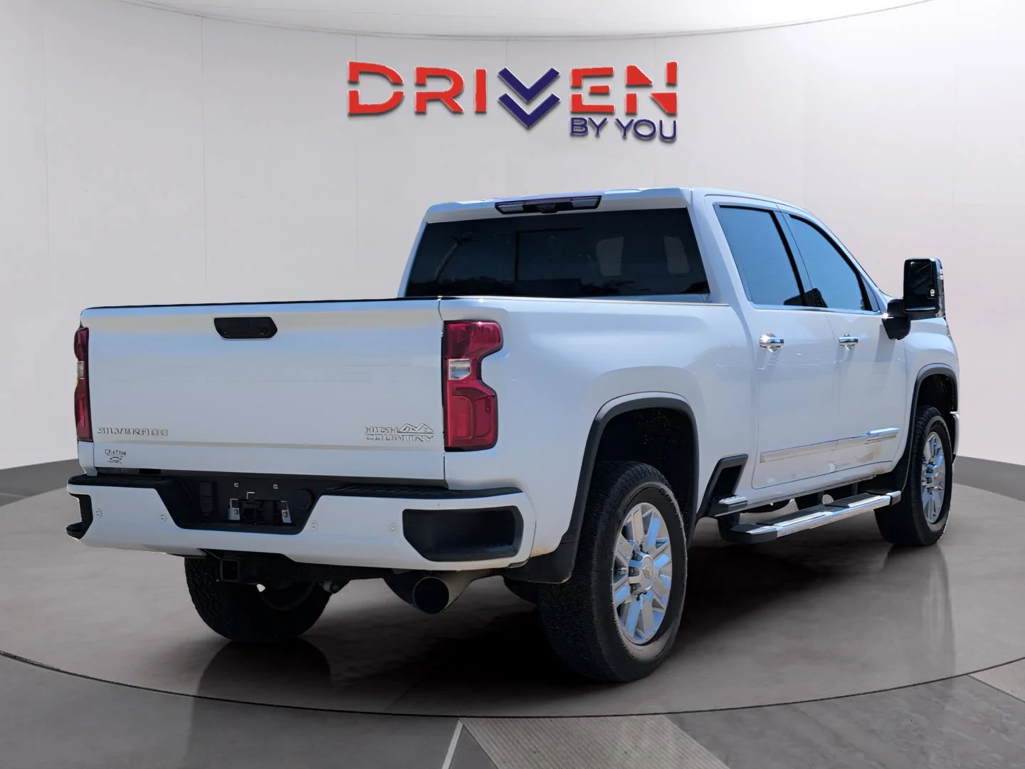 Used 2024 Summit White Chevrolet High Country image 5