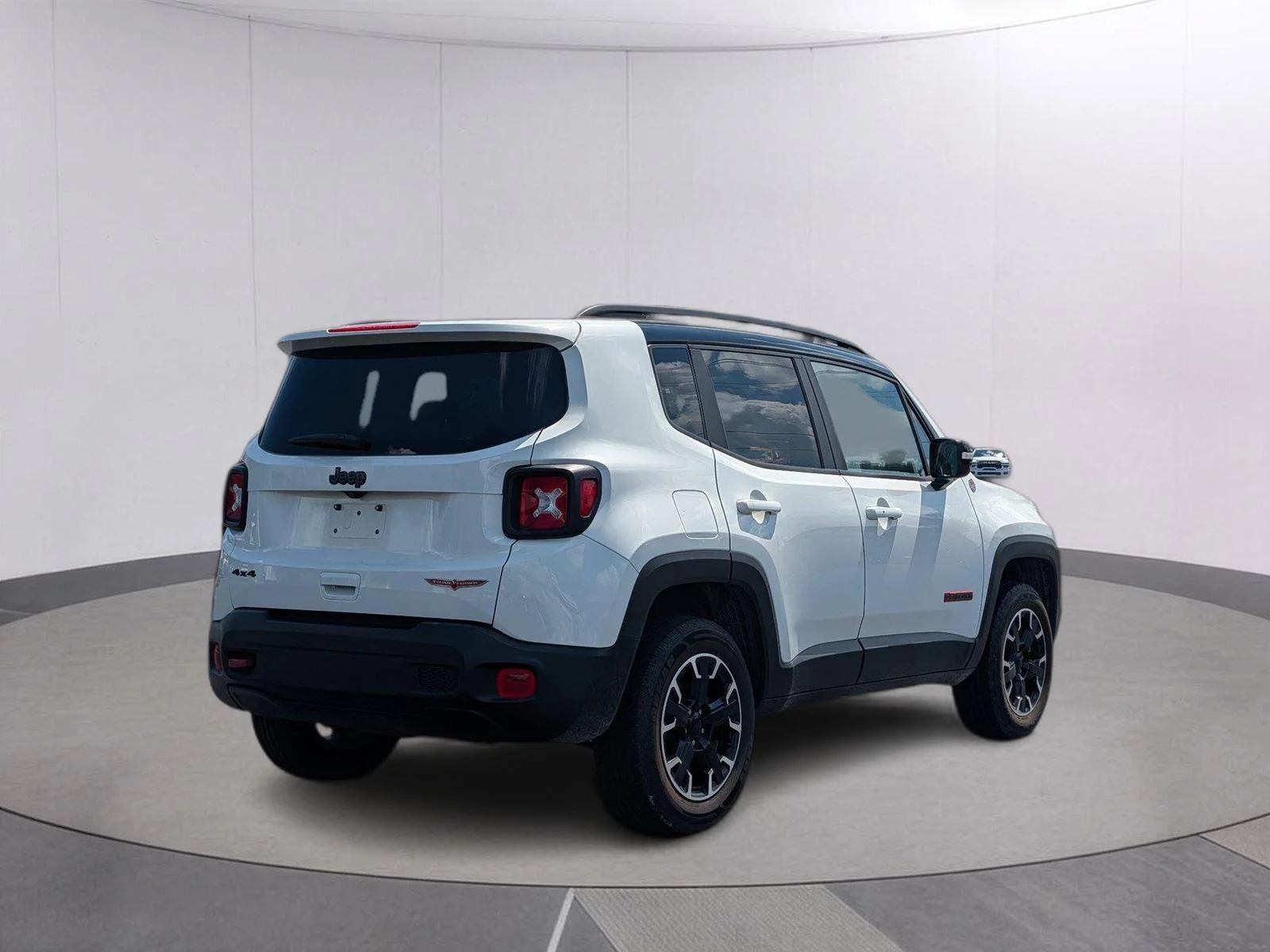 Used 2023 Alpine White Clearcoat Jeep Trailhawk image 5