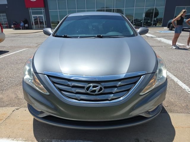Used 2011 Gray Hyundai SE image 2