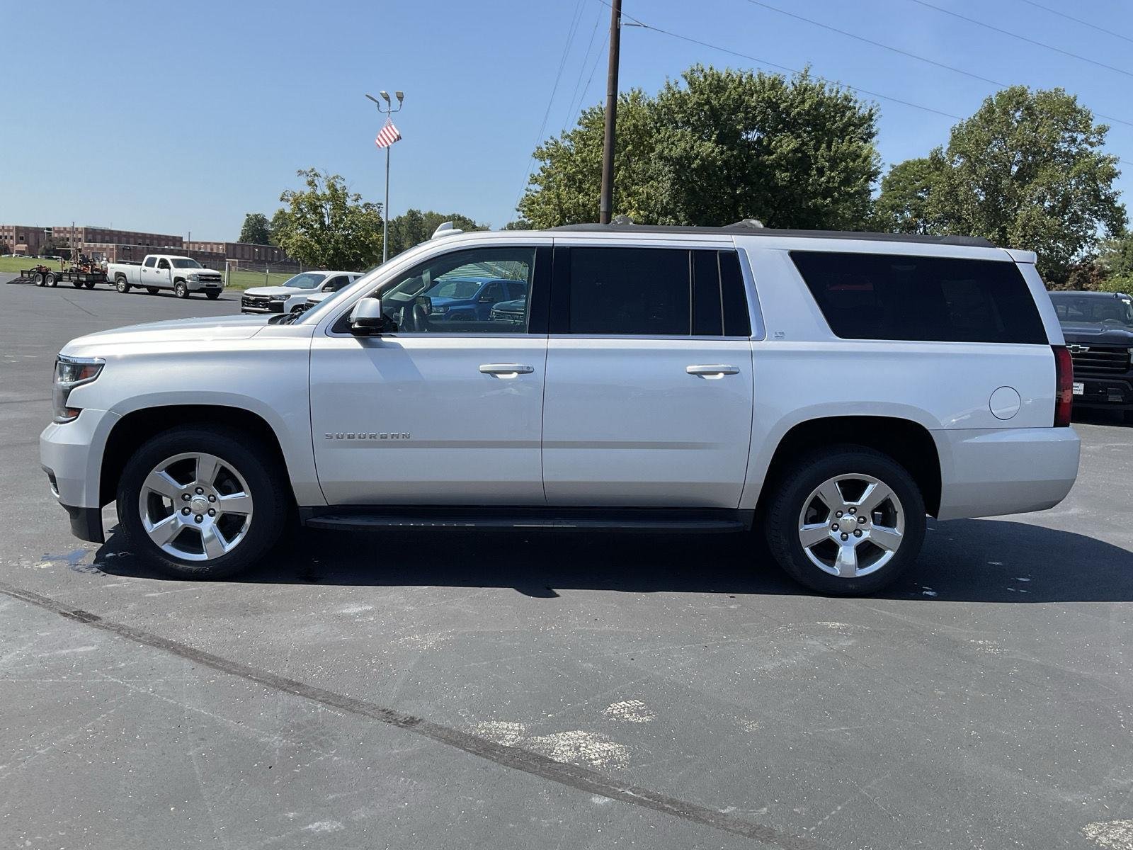 Used 2018  CHEVROLET SUV image 4