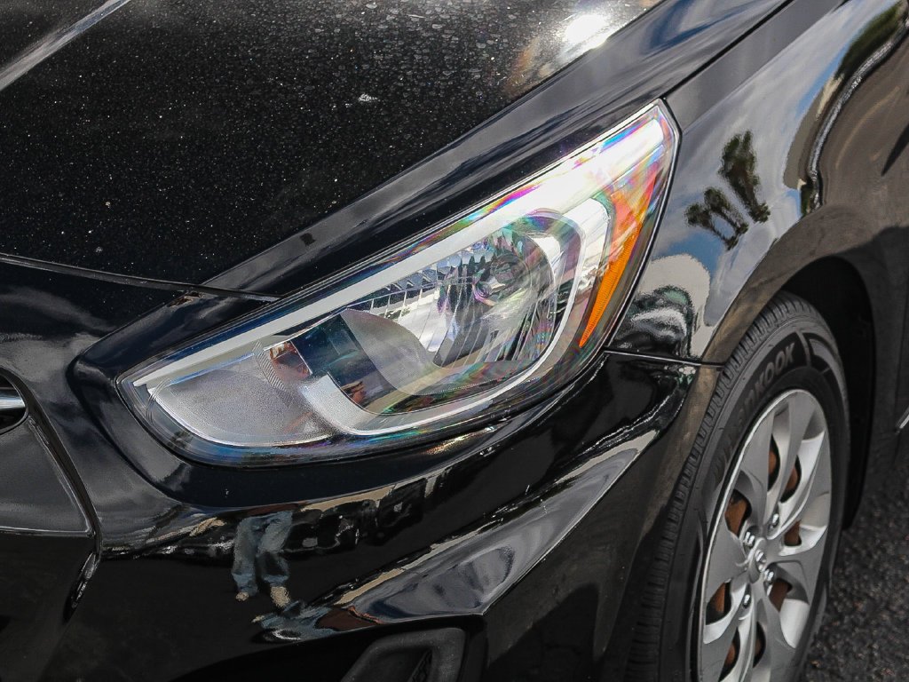 Used 2016 Black Hyundai SE image 5