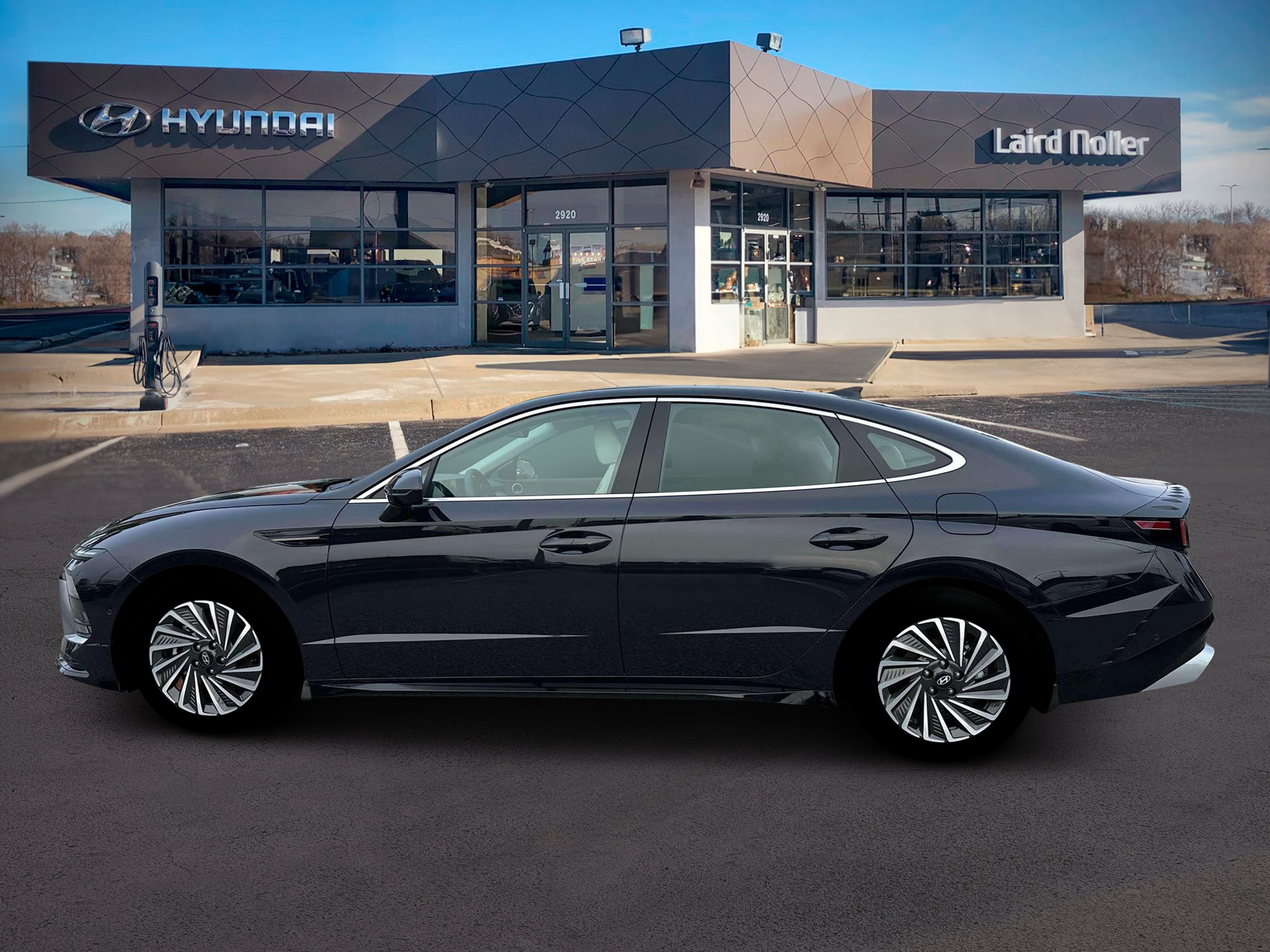 View vehicle photo 3