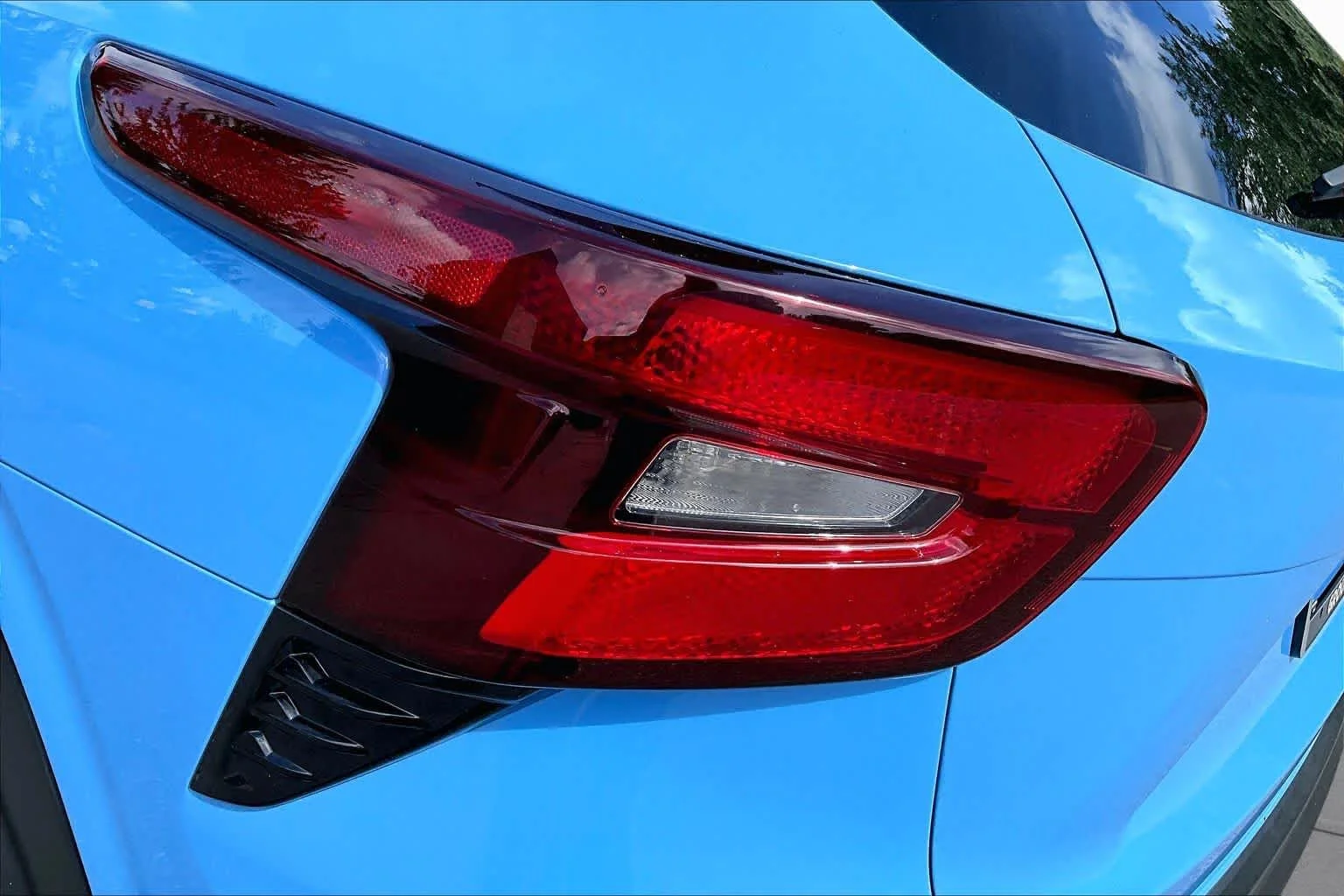 Used 2024 Fountain Blue Chevrolet 2RS image 28