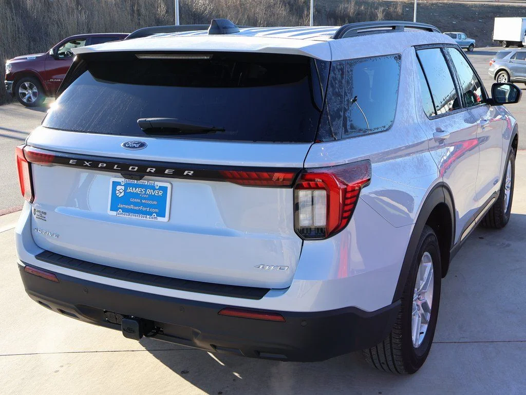 New 2026 Space White Metallic Ford Active image 5