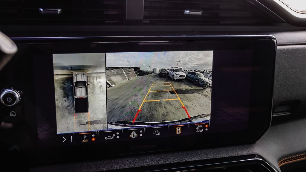 Used 2025 Summit White GMC AT4 image 28