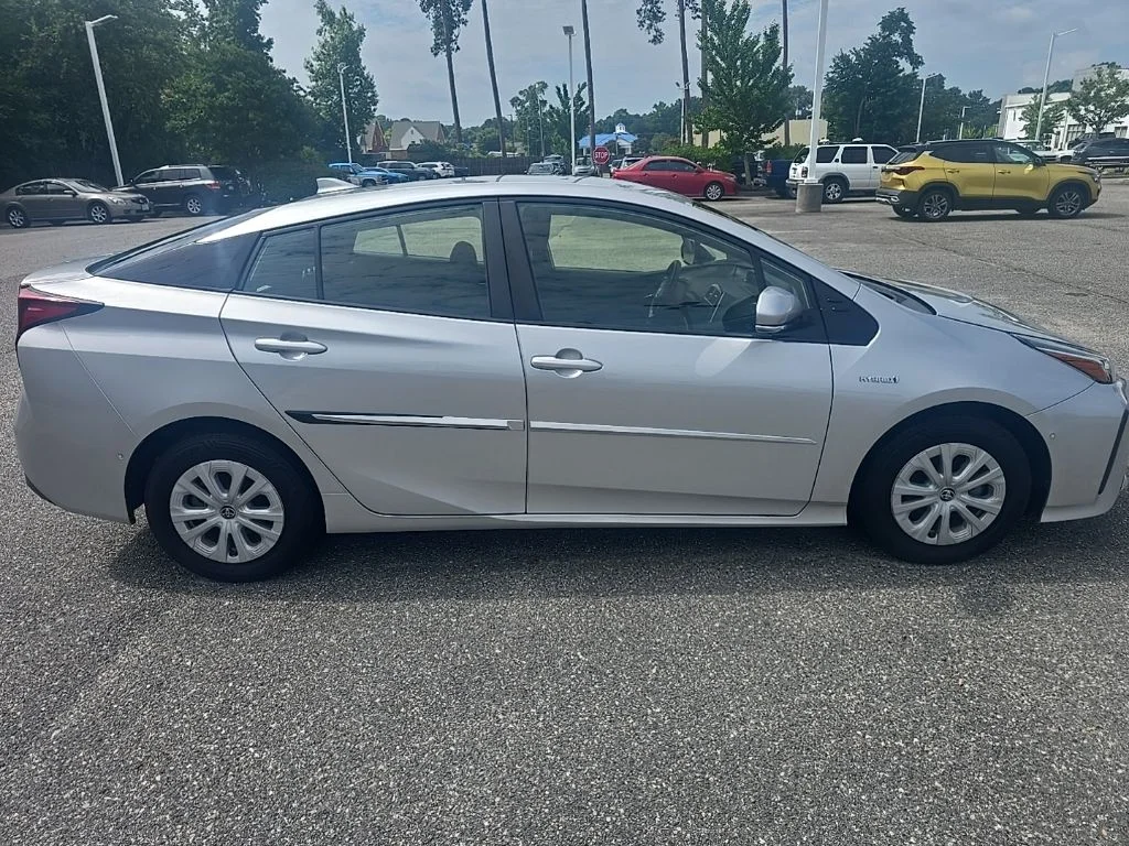 Used 2019 Silver Toyota LE image 4