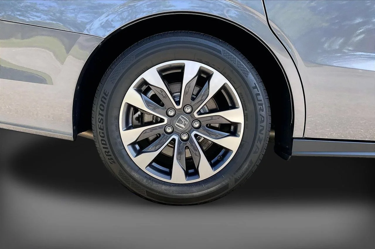 Certified Used 2024  Honda EX-L image 36