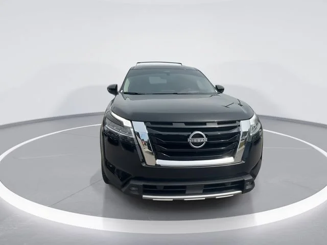 Used 2023 Black Nissan Platinum image 3