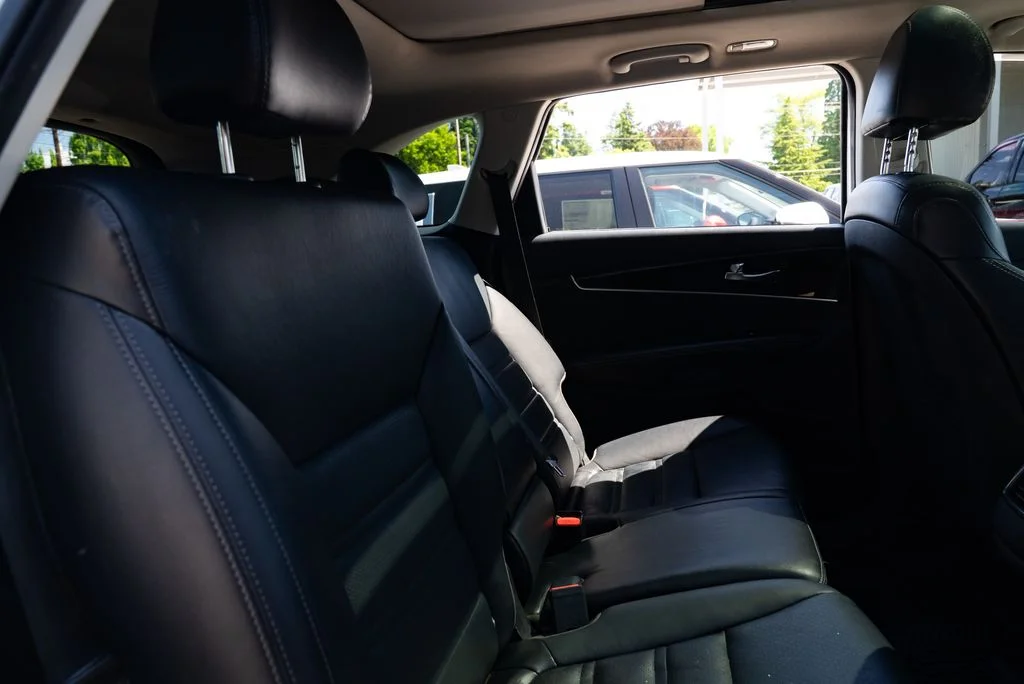 Used 2020 White Kia EX image 22