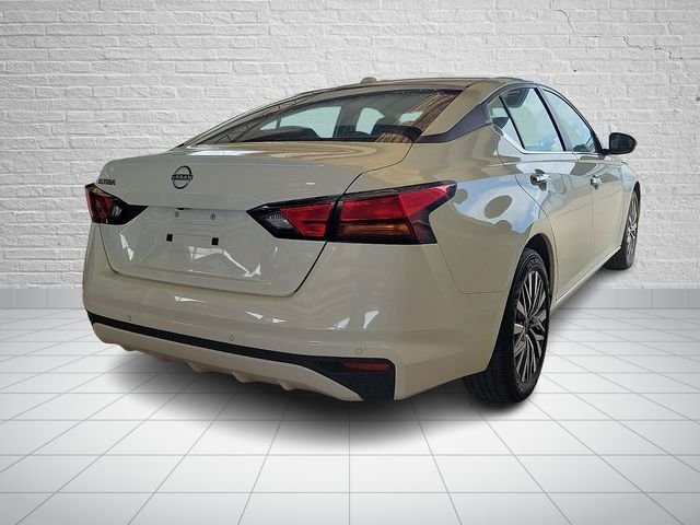 Used 2025 White Nissan 2.5 SV image 3