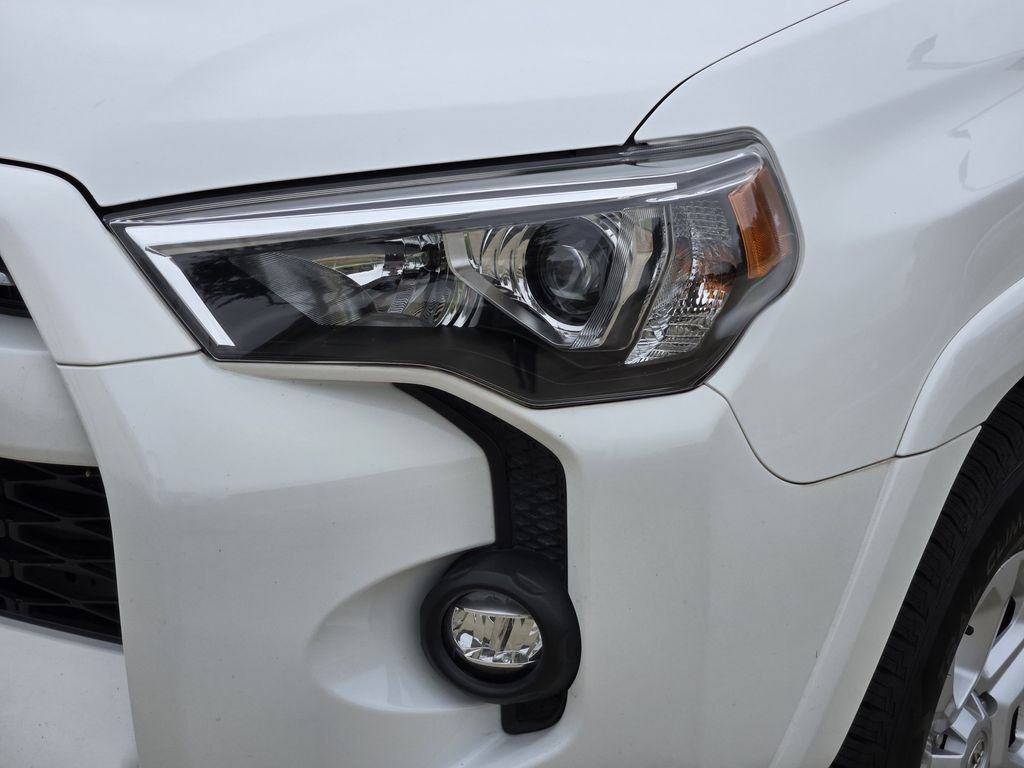 Used 2021 White Toyota SR5 image 5