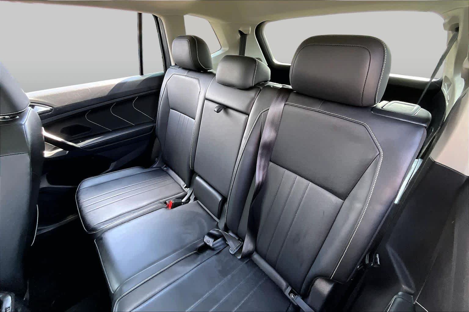 Used 2023 Platinum Gray Metallic Volkswagen SE image 18