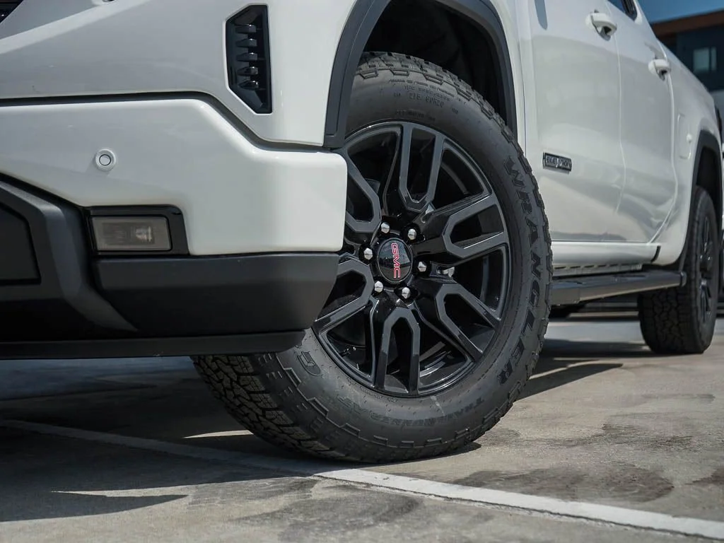 New 2026 Summit White GMC Elevation image 5