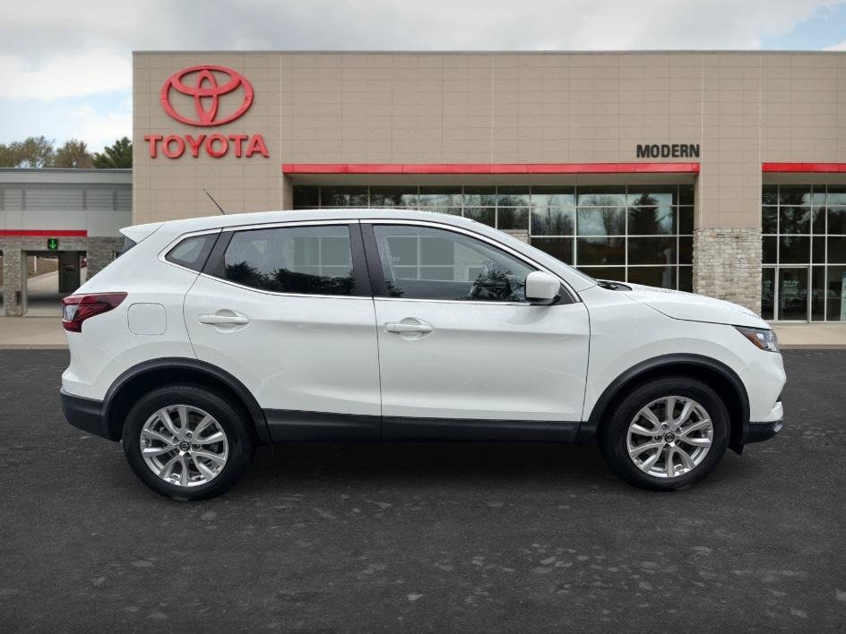 Used 2021 Glacier White Nissan S image 4
