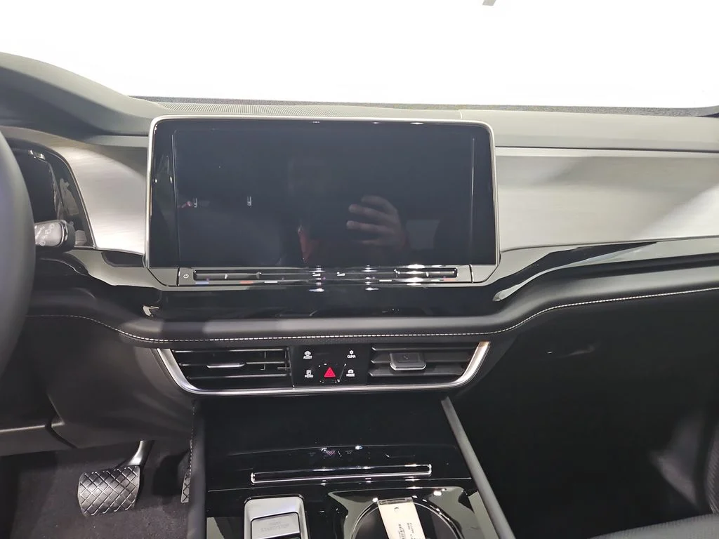 New 2026 Gray Volkswagen 2.0T SE w/Technology image 18