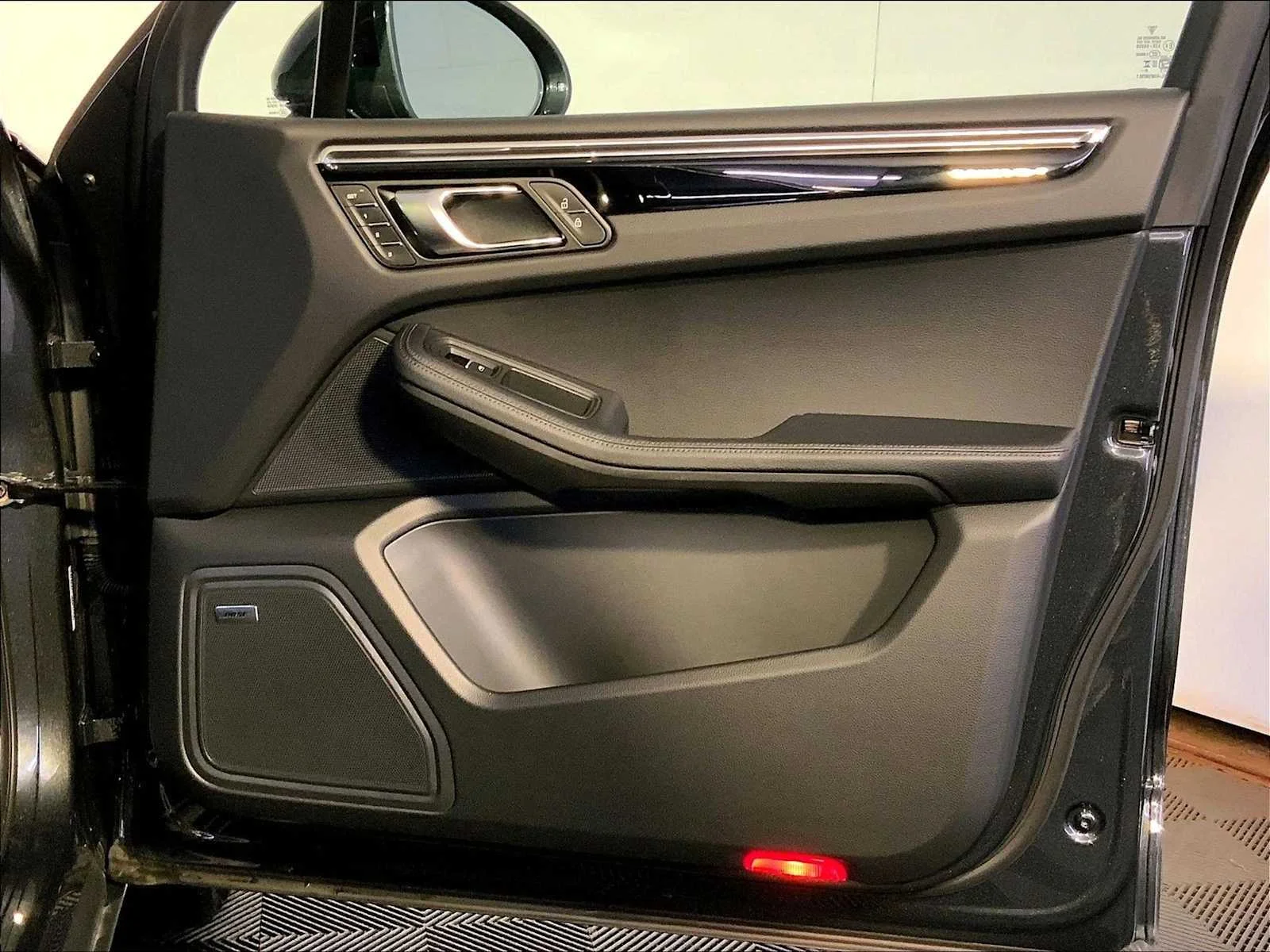 2026 Porsche Macan Base - Photo 26