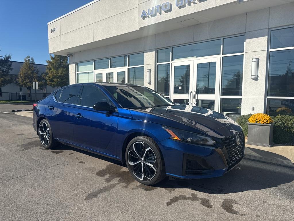 2023 Nissan Altima SR