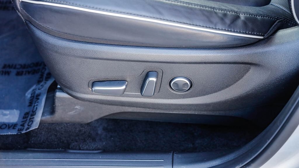 Used 2025 Silver Hyundai SEL image 26