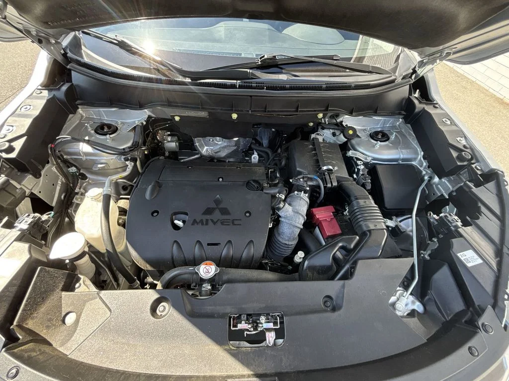 Used 2024 Silver Mitsubishi 2.0 ES image 17