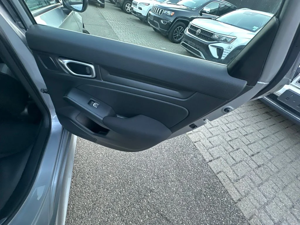Used 2024  Honda Sport image 28