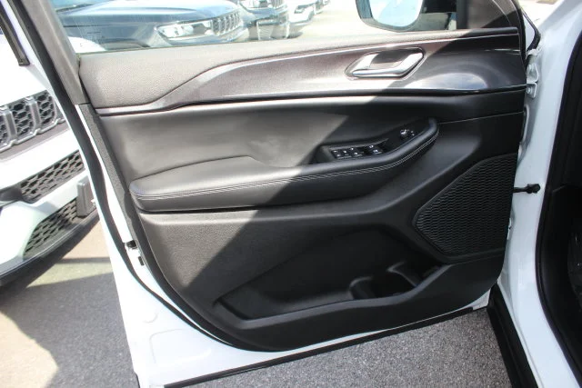 Used 2023 White Jeep Altitude X image 19