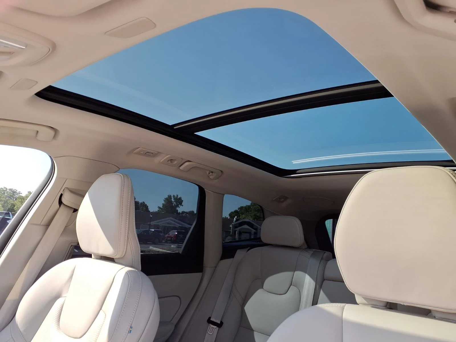 Used 2025 Bright Dusk Metallic Volvo Ultra image 26