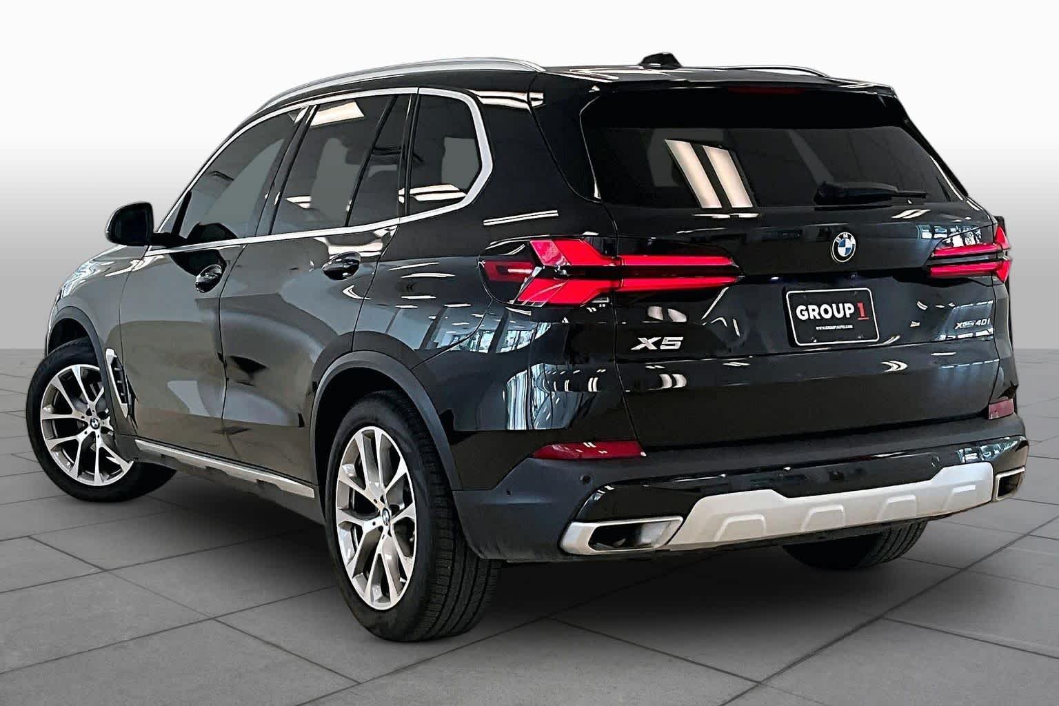 Used 2024 Black Sapphire Metallic BMW xDrive40i image 11