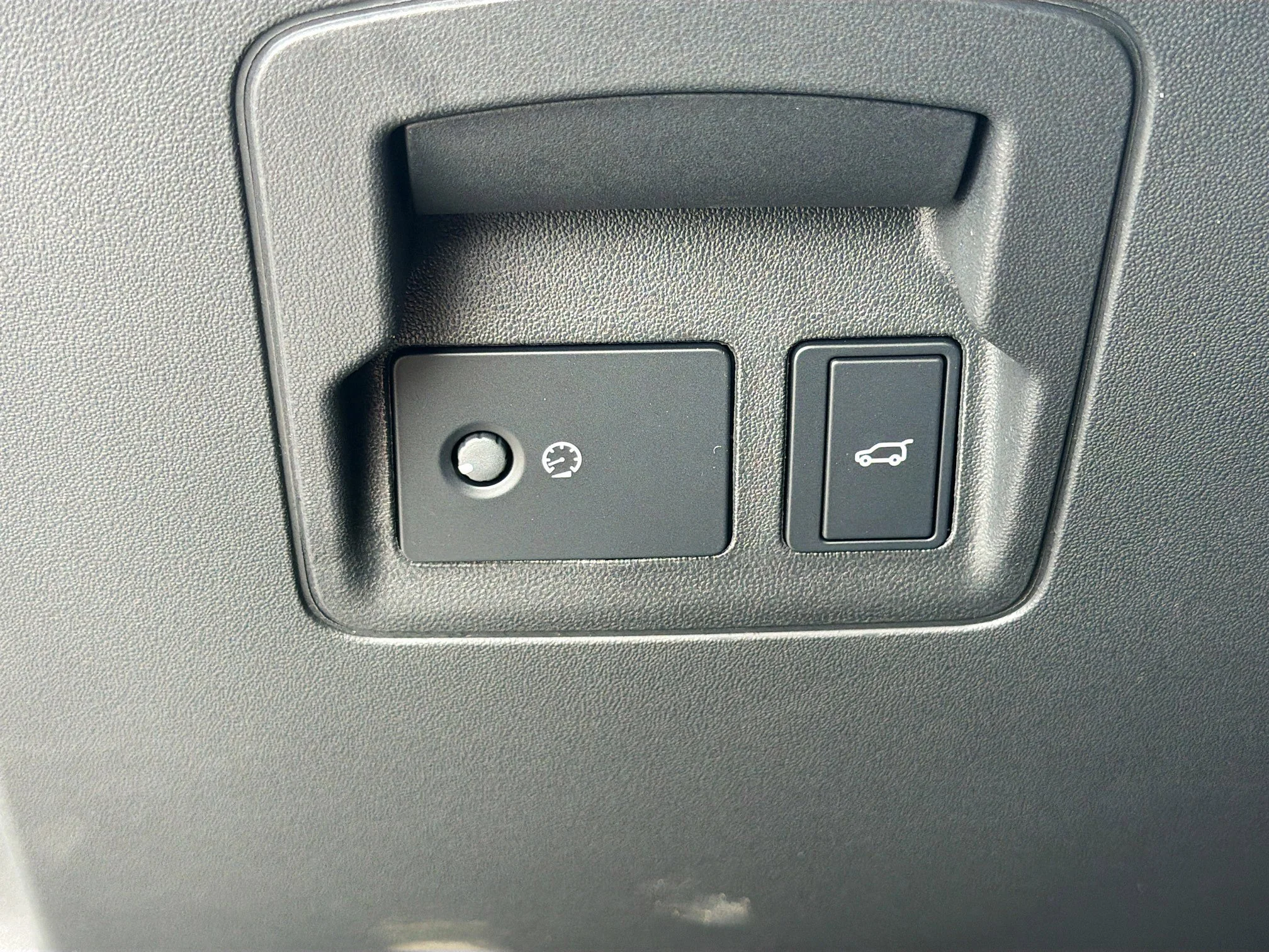 New 2026 Santorini Black Land Rover Dynamic SE image 36