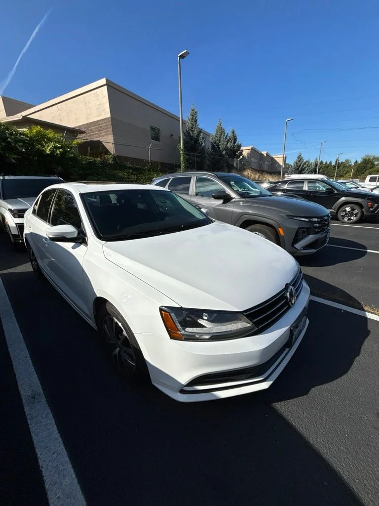 Used 2017 White Volkswagen 1.4T SE image 3