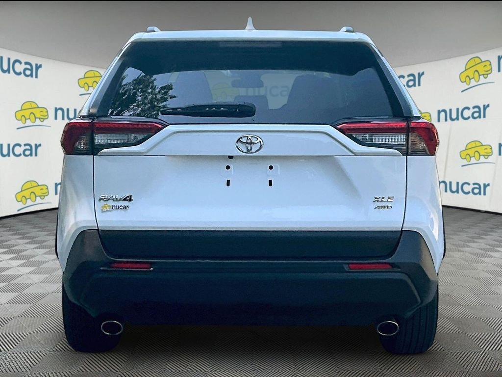 Used 2025 White Toyota XLE image 5