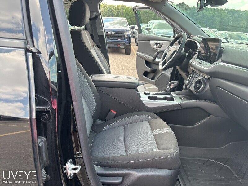 Used 2023 BLACK Chevrolet LT image 6