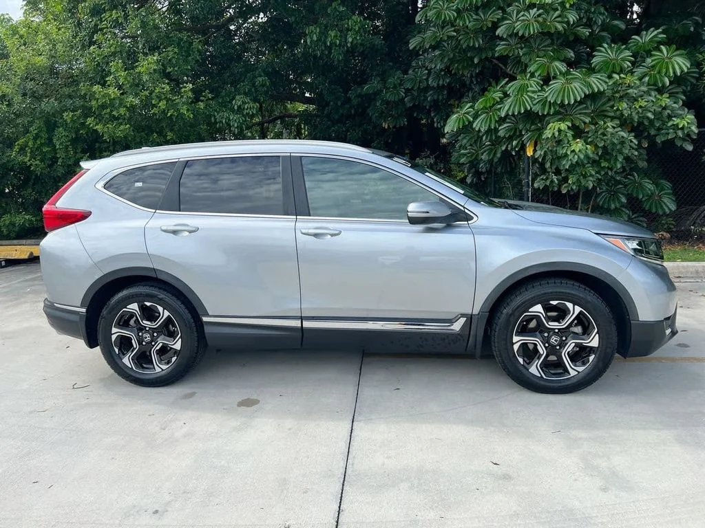 Used 2019 Lunar Silver Metallic Honda Touring image 8