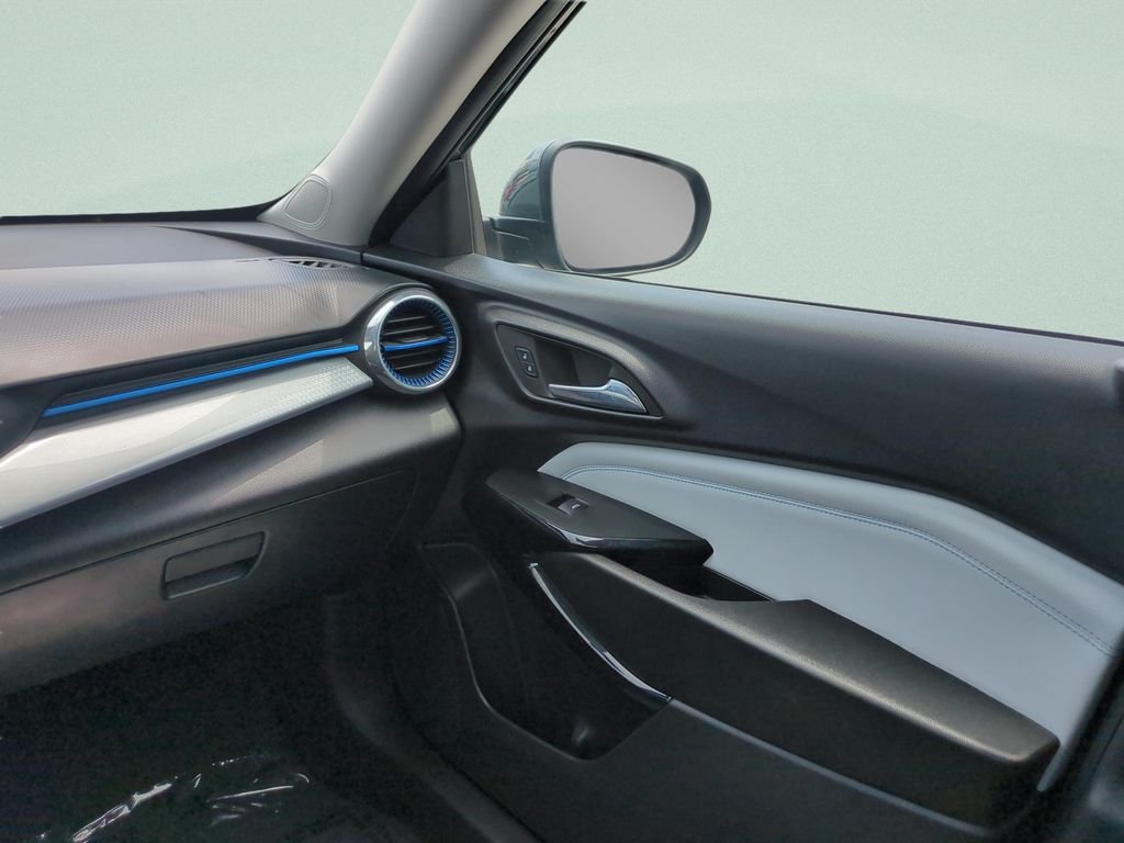 Used 2025 Gray Chevrolet LT image 13