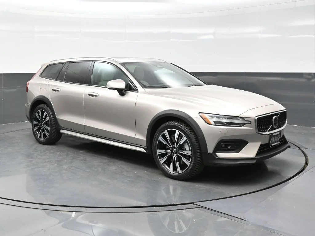 2023 Volvo V60 Cross Country