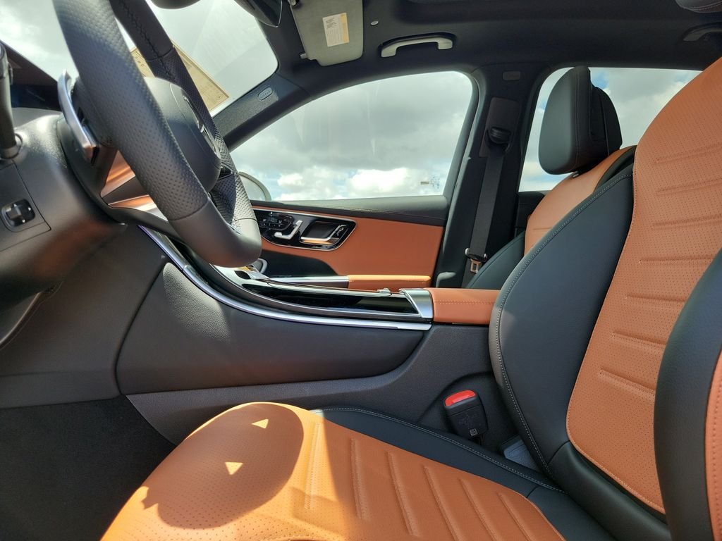 New 2027 Polar White Mercedes-Benz GLC 300 image 19