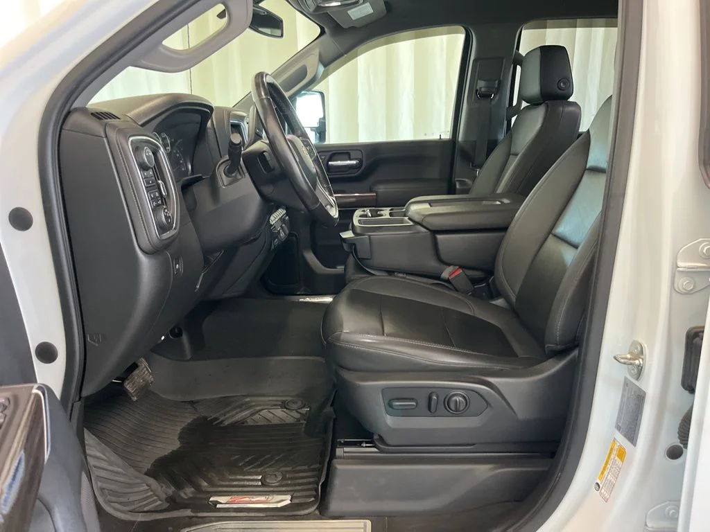 Used 2023 White Chevrolet LT image 3