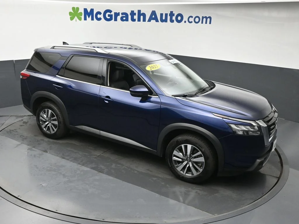 Used 2025 Blue Nissan SL image 3
