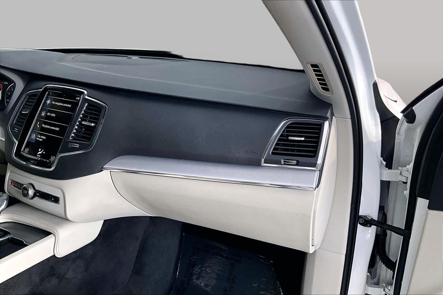 Used 2021 Crystal White Metallic Volvo Momentum image 19