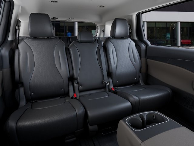 New 2027 Snow White Pearl Kia LXS image 16