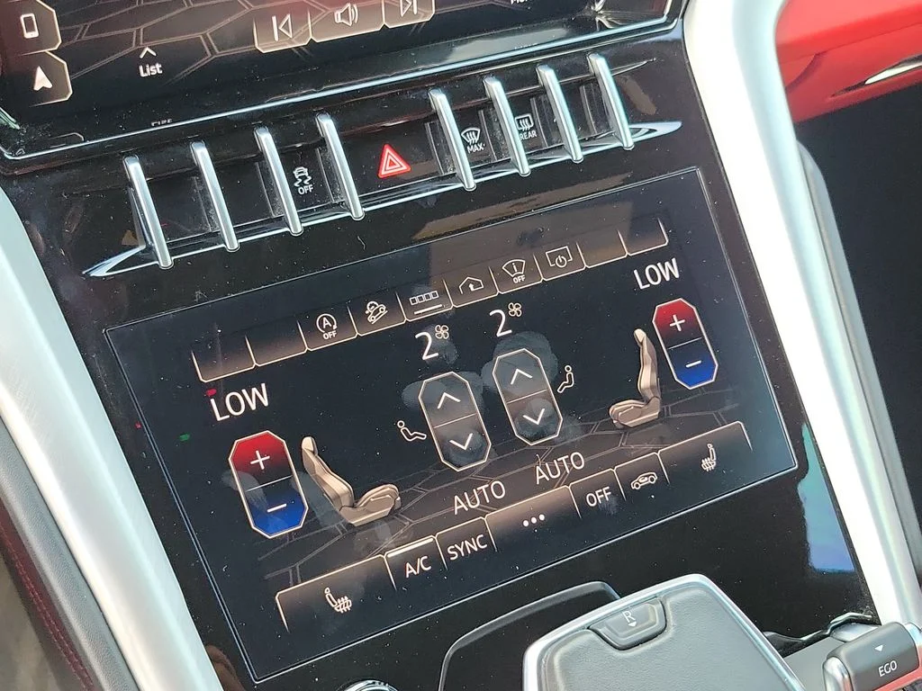 Used 2022 White Lamborghini Base image 30