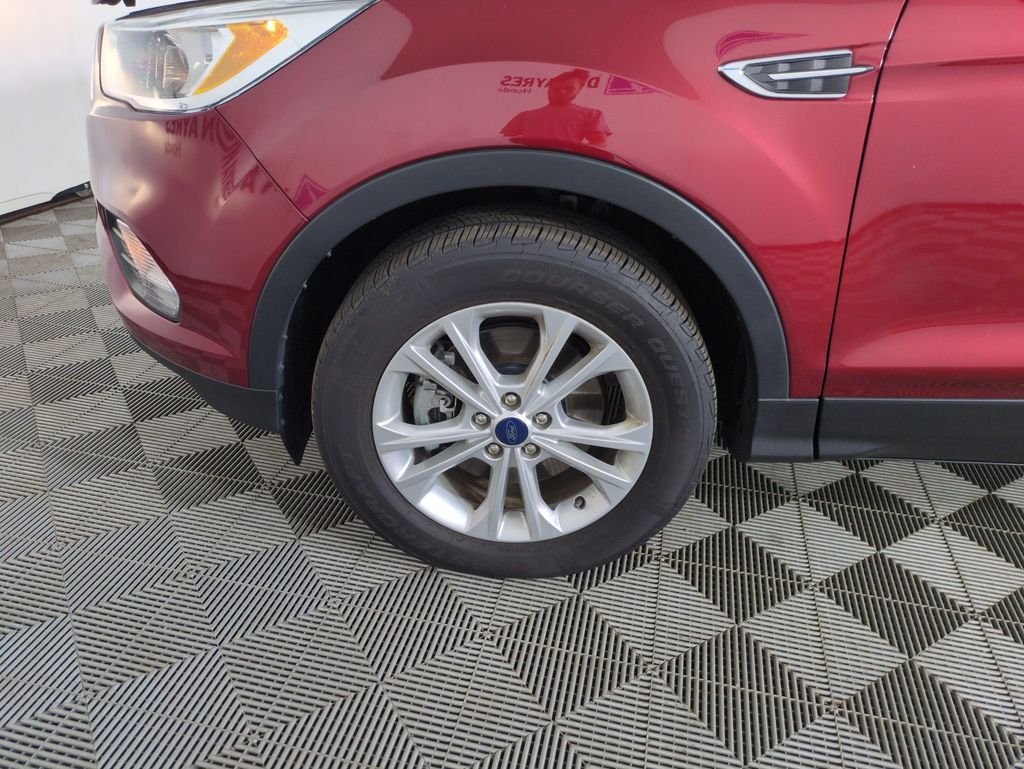 Used 2019 Ruby Red Metallic Ford SE image 25
