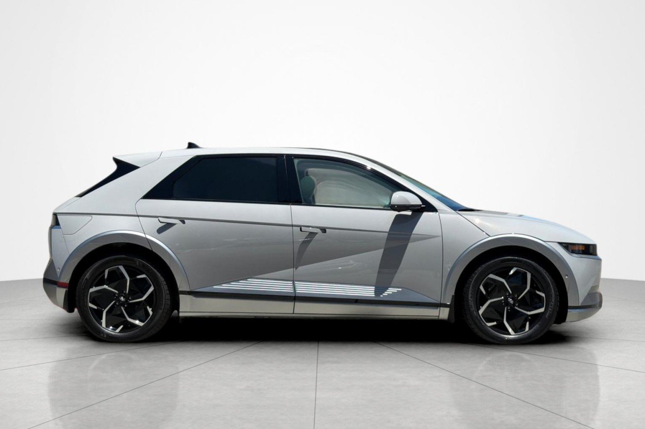 Used 2024 GRAY Hyundai Limited image 6