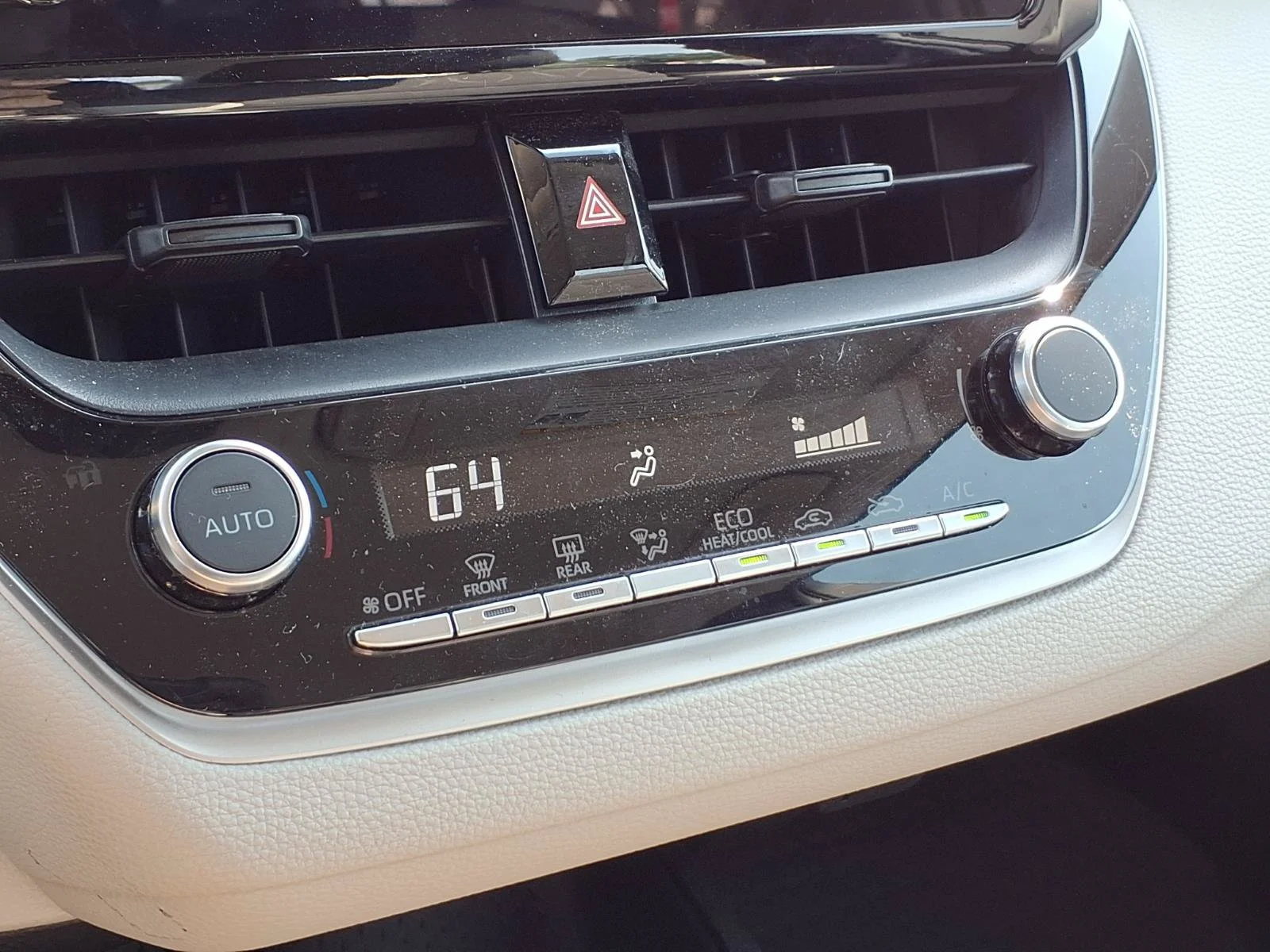 Certified Used 2025 Pearl Toyota LE image 10