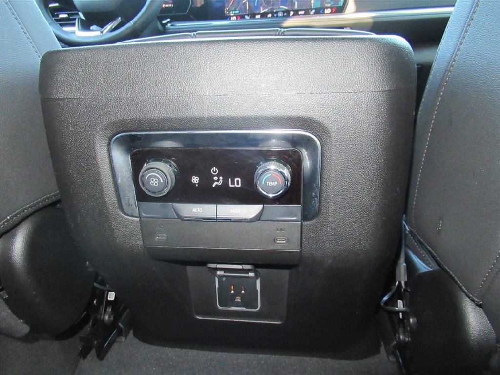 Used 2025 Gray Chevrolet Z71 image 31