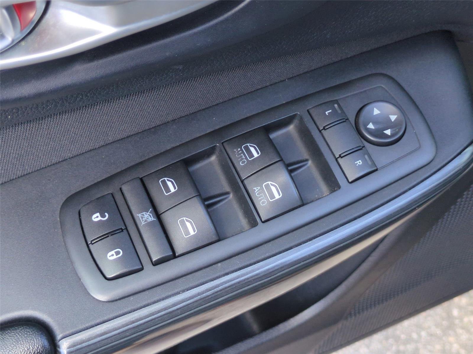Used 2016 Granite Crystal Metallic Clearcoat Jeep Latitude image 16