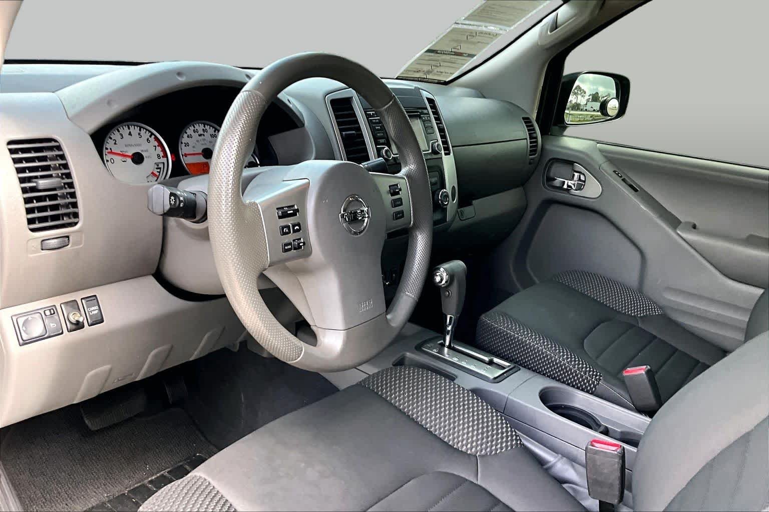 Used 2018 Glacier White Nissan Desert Runner image 17