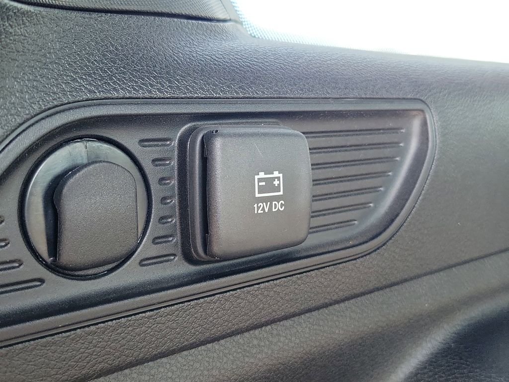 Used 2024 White Jeep Laredo image 10